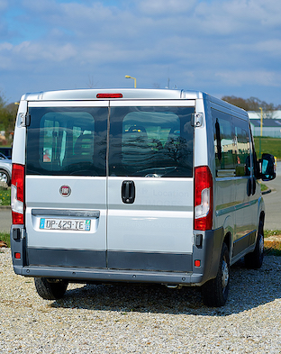 Location minibus 9 places à Montsûrs et Évron en Mayenne